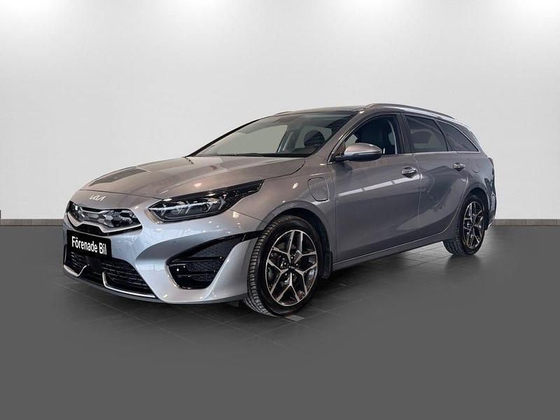 Begagnad Kia Ceed Sportswagon Advance 141 HK (103 kW) 2023 Lunar silver Kombi