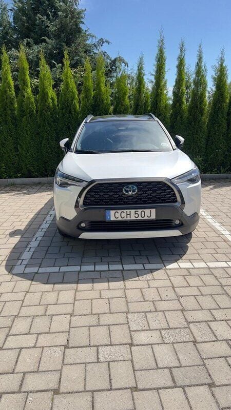 Vit Begagnad 2023 Toyota Corolla Cross Executive SUV | 385 000 kr (Marknadspris) - Bild 1/4
