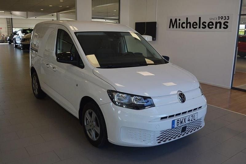 Vit Begagnad 2022 VW Caddy Minibuss | 259 900 kr (Superpris) - Bild 1/4