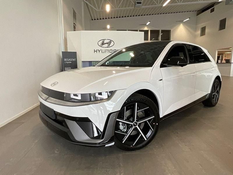 Vit Ny 2025 Hyundai Ioniq 5 N Line SUV | 619 000 kr (Marknadspris) - Bild 1/4