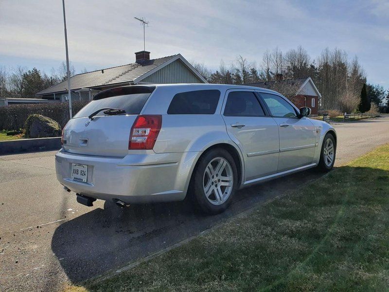 Dodge magnum hemi