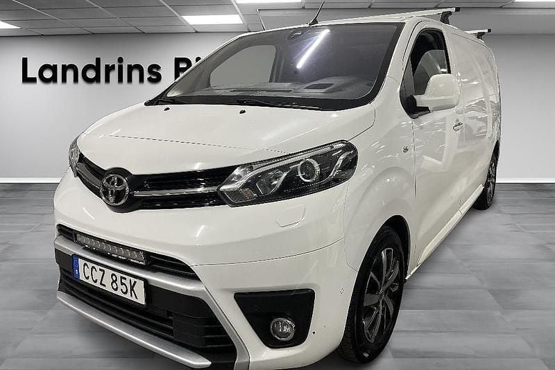 Vit Begagnad 2021 Toyota Proace Minibuss | 174 875 kr (Superpris) - Bild 1/4