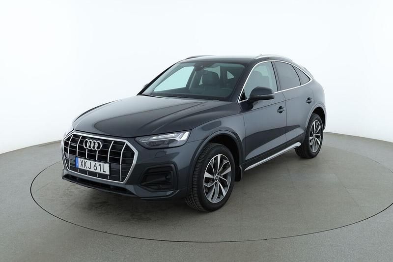 Grå Begagnad 2022 Audi Q5 Sportback SUV | 415 000 kr (Dyr) - Bild 1/3