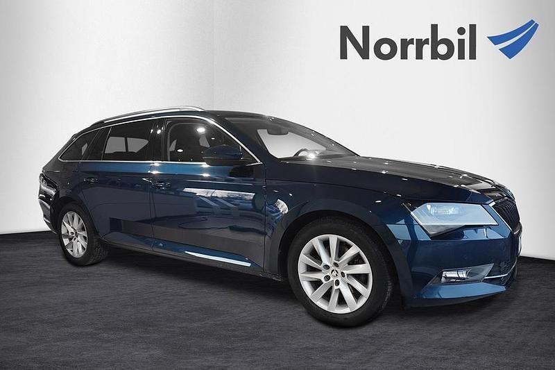 Begagnad Skoda Superb 2019 Blå Kombi