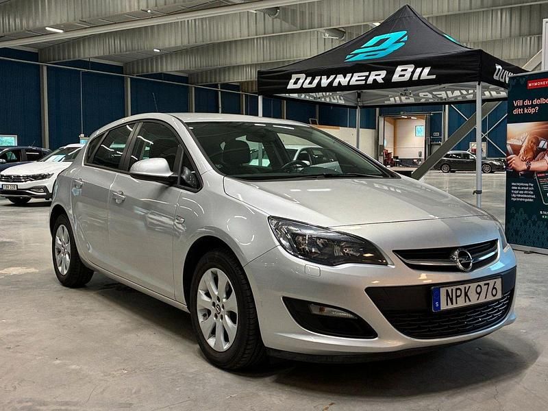 Grå Begagnad 2014 Opel Astra Enjoy Halvkombi | 99 900 kr (Marknadspris) - Bild 1/4