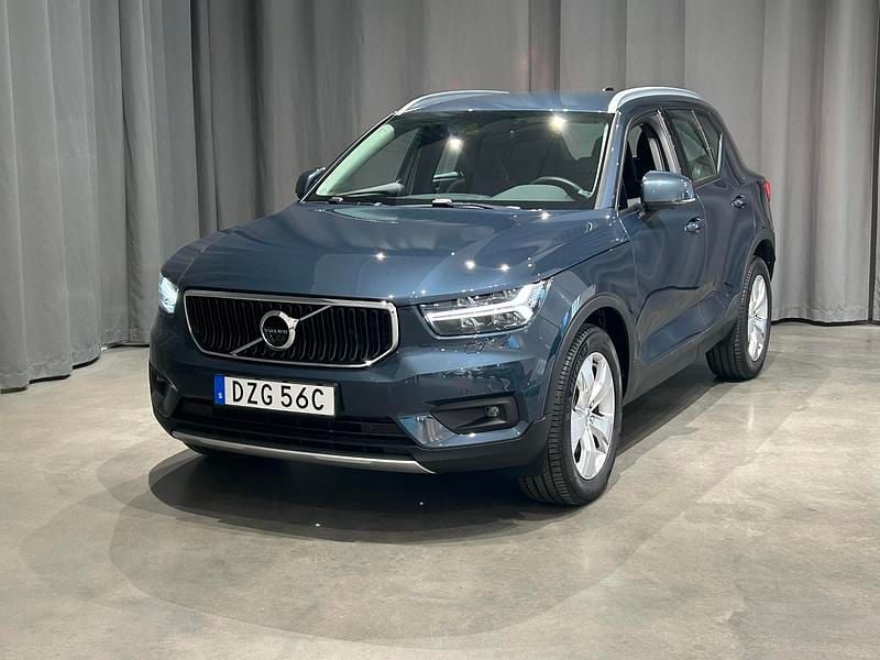 Blå Begagnad 2022 Volvo XC40 SUV | 335 000 kr (Lite dyr) - Bild 1/4
