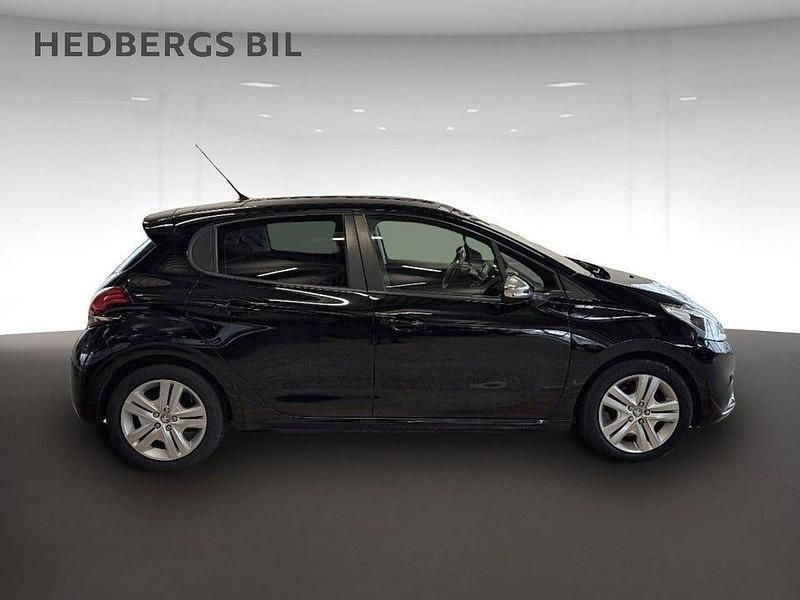 Begagnad Peugeot 208 82 HK (60 kW) 2018 Svart Halvkombi