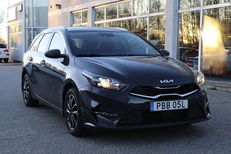 Grå Begagnad 2022 Kia Ceed Sportswagon Advance Kombi | 199 900 kr (Superpris) - Bild 1/4