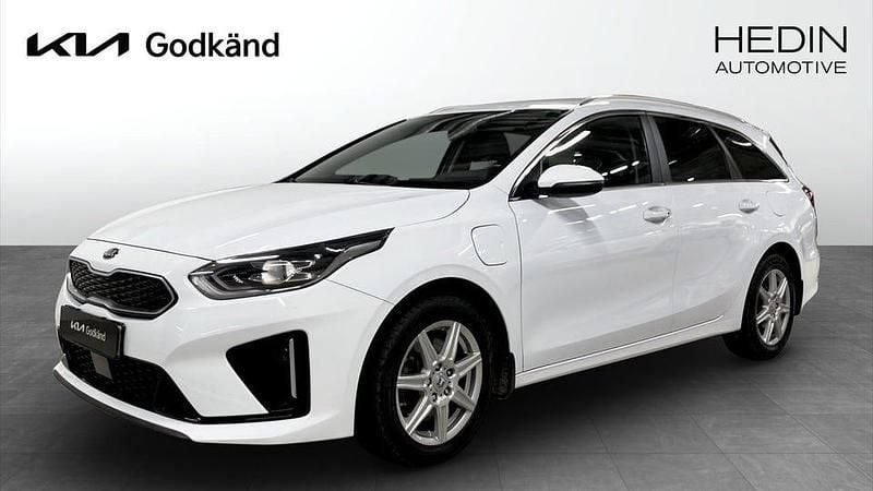 Vit Begagnad 2021 Kia Ceed Advance Halvkombi | 239 900 kr (Marknadspris) - Bild 1/4