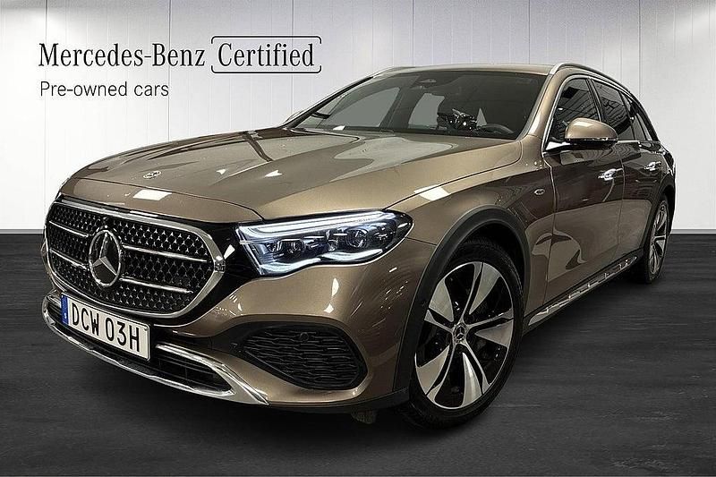 Brun Begagnad 2025 Mercedes E300 Kombi | 729 000 kr (Marknadspris) - Bild 1/4