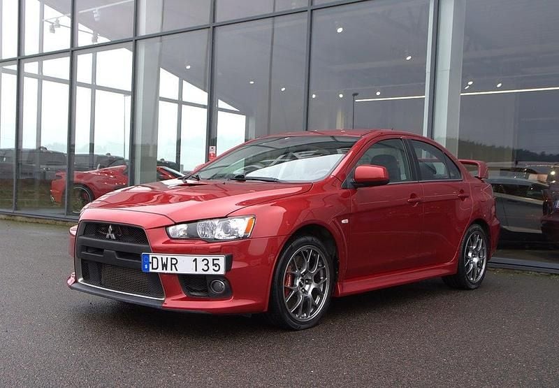 Mörkröd Begagnad 2010 Mitsubishi Lancer Evolution Sedan | 289 900 kr - Bild 1/4