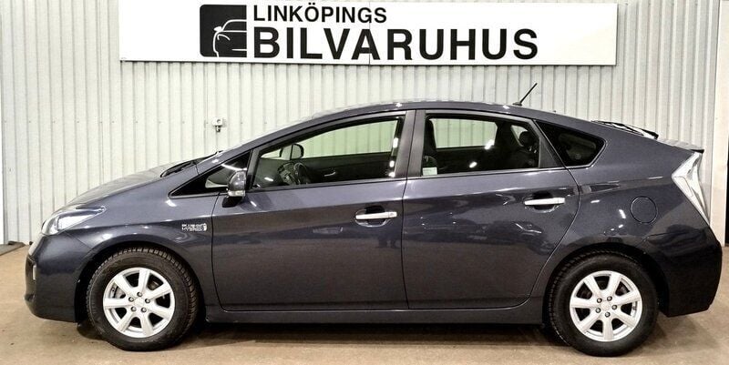 Mörkgrå Begagnad 2014 Toyota Prius Plug-in Hybrid Halvkombi | 139 900 kr (Lite dyr) - Bild 1/4