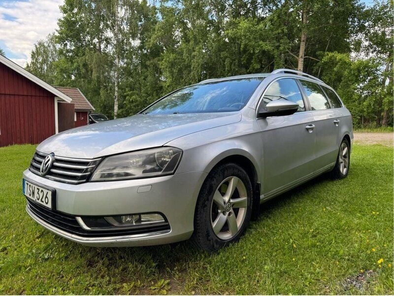 Silver Begagnad 2011 VW Passat Kombi | 29 900 kr (Bra pris) - Bild 1/4