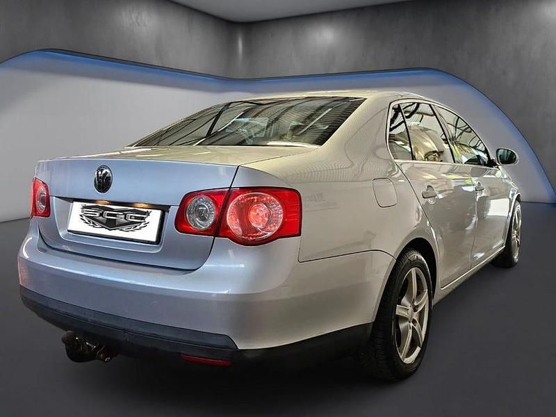 Begagnad VW Jetta 150 HK (110 kW) 2006 Silver Sedan