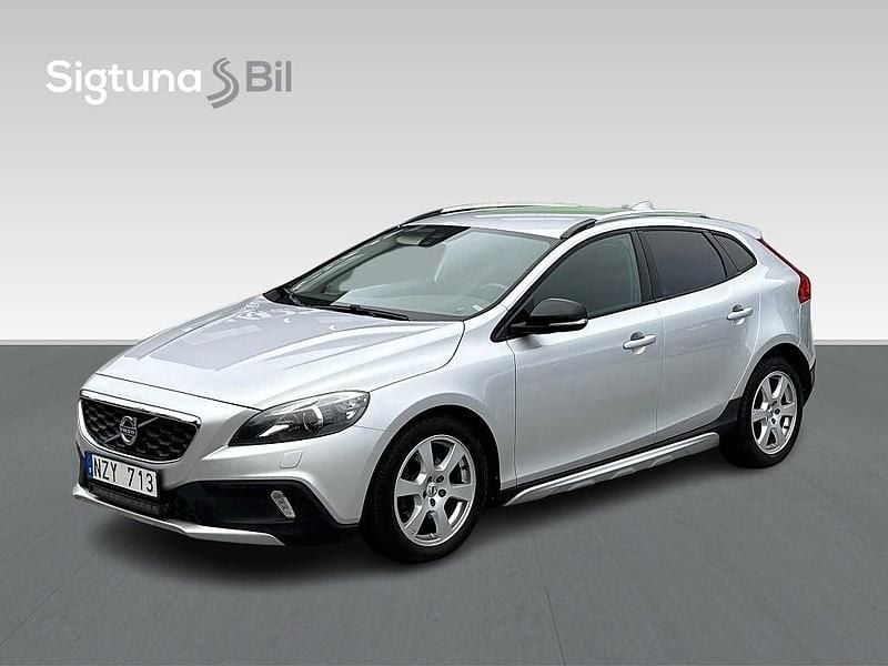 Silver Begagnad 2013 Volvo V40 CC Momentum Kombi | 159 900 kr (Marknadspris) - Bild 1/3