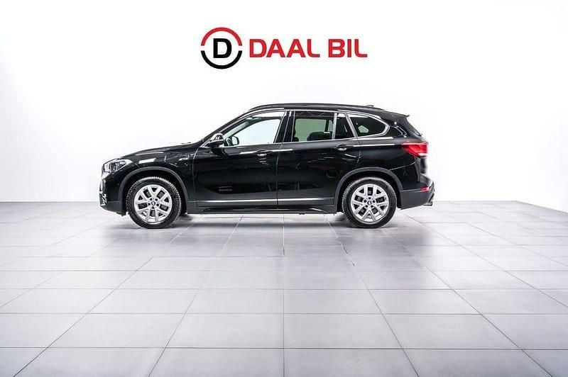 Svart Begagnad 2022 BMW X1 Sport Line SUV | 269 700 kr - Bild 1/4