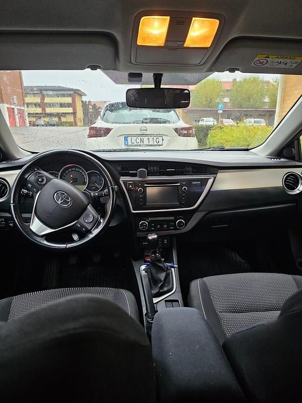 Begagnad Toyota Auris 132 HK (97 kW) 2013