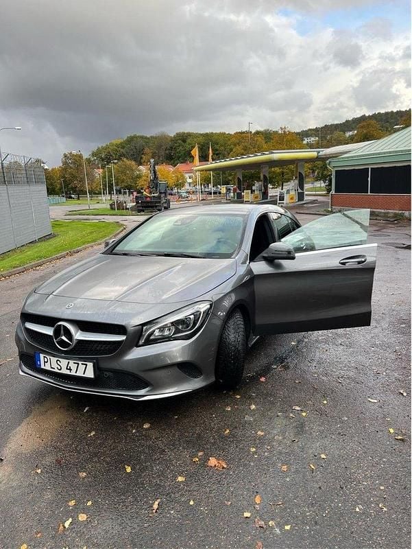 Grå Begagnad 2018 Mercedes CLA200 Shooting Brake Kombi | 180 000 kr (Bra pris) - Bild 1/4