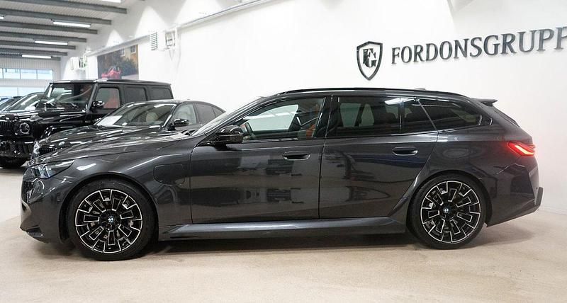 Begagnad BMW M5 Comfort Edition 727 HK (534 kW) 2025 Grå Kombi