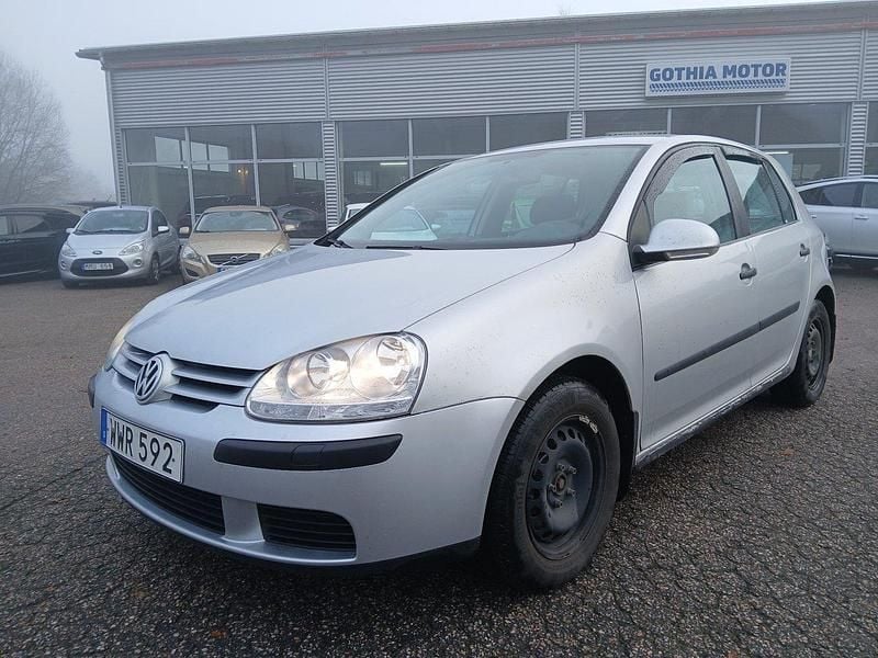 Silver Begagnad 2005 VW Golf IV Trendline Halvkombi | 15 900 kr (Superpris) - Bild 1/4