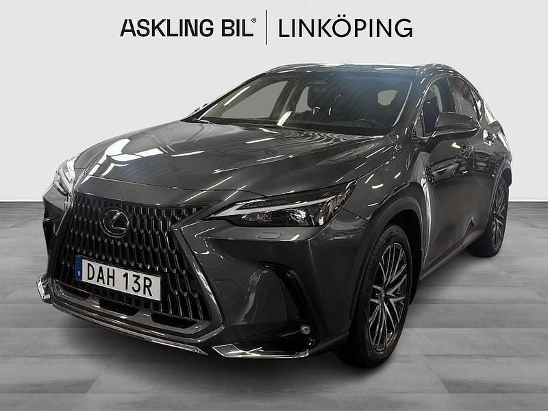 Grå Begagnad 2022 Lexus NX350h Business Edition SUV | 457 000 kr (Bra pris) - Bild 1/4