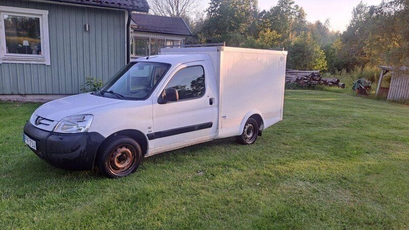 Vit Begagnad 2007 Peugeot Partner Minibuss | 21 000 kr (Bra pris) - Bild 1/4