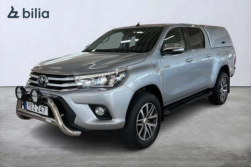Silver Begagnad 2016 Toyota HiLux Premium Pickup | 349 900 kr (Bra pris) - Bild 1/4