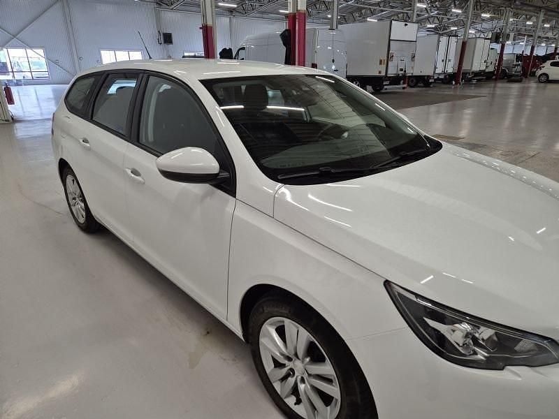 Begagnad Peugeot 308 Active 131 HK (96 kW) 2020 Vit Kombi