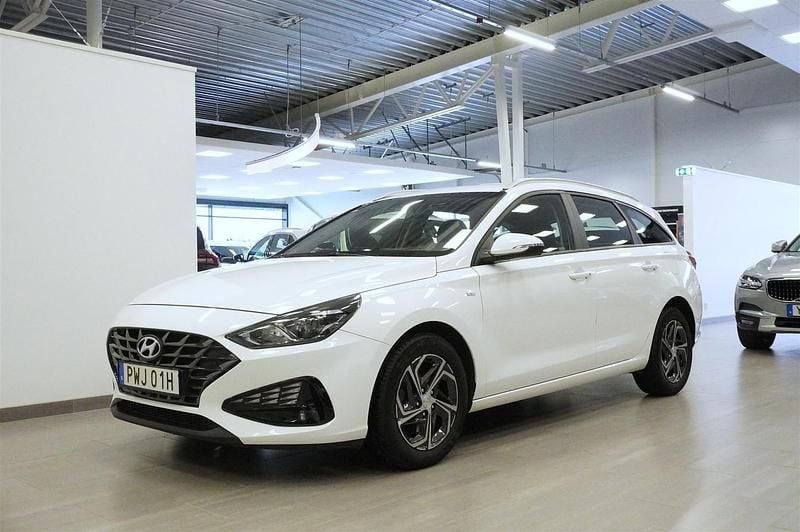Begagnad Hyundai i30 Essential 120 HK (88 kW) 2023 Vit Kombi