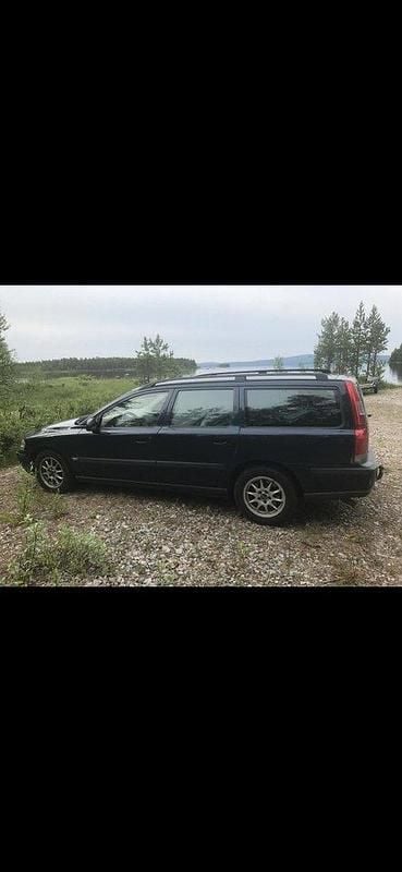 Blå Begagnad 2001 Volvo V70 Kombi | 25 000 kr (Marknadspris) - Bild 1/2