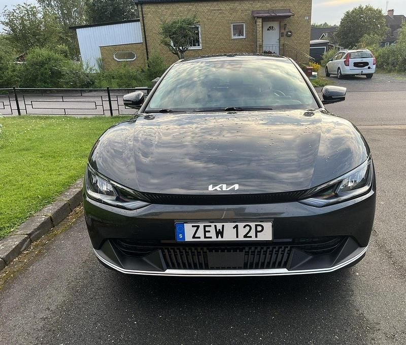 Grå Begagnad 2022 Kia EV6 4 SUV | 334 000 kr - Bild 1/4