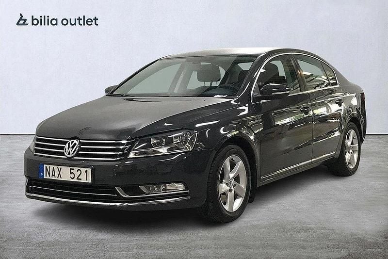 Mörkgrå Begagnad 2013 VW Passat Sedan | 57 500 kr (Superpris) - Bild 1/3