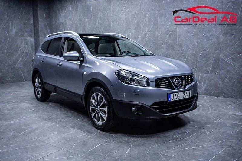 Grå Begagnad 2011 Nissan Qashqai +2 SUV | 109 800 kr (Marknadspris) - Bild 1/4