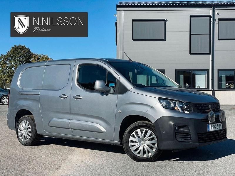 Grå Begagnad 2019 Peugeot Partner Minibuss | 149 000 kr (Bra pris) - Bild 1/4