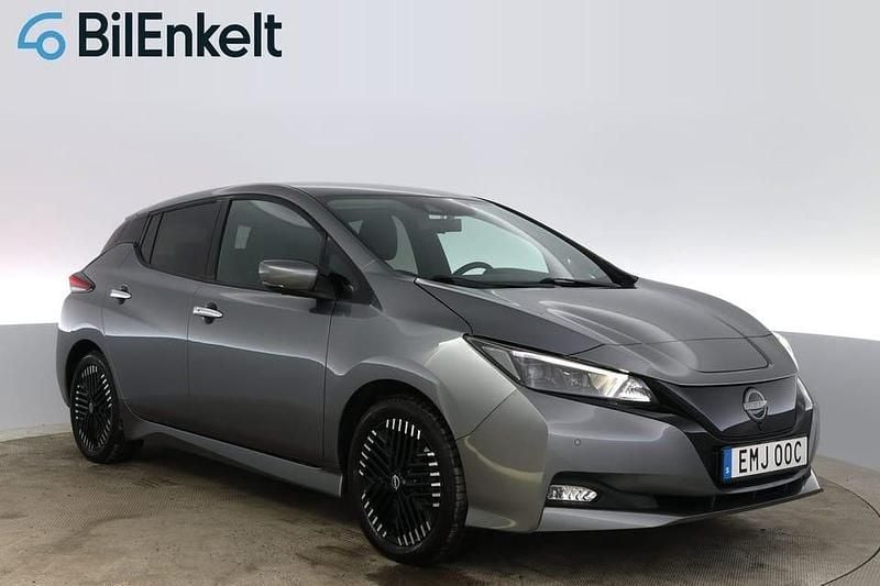 Begagnad Nissan Leaf 360º 110 kW (150 HK) 2022 Grå Halvkombi