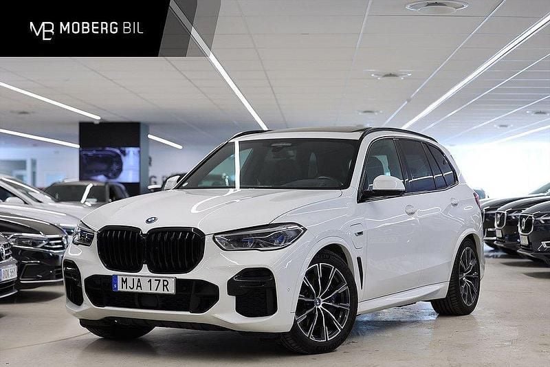 Vit Begagnad 2023 BMW X5 M Sport SUV | 639 900 kr - Bild 1/3