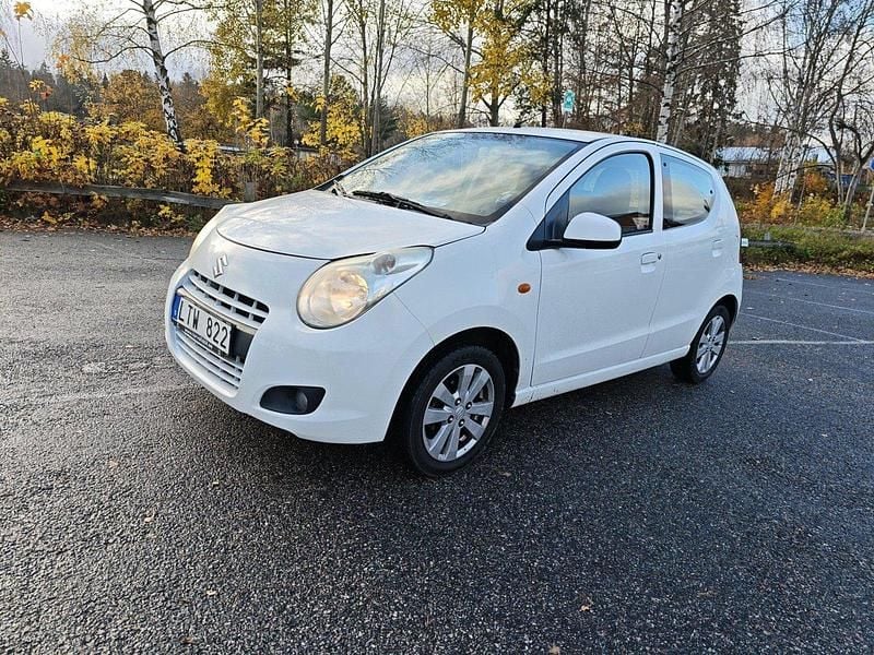 Vit Begagnad 2011 Suzuki Alto Halvkombi | 30 000 kr (Marknadspris) - Bild 1/4