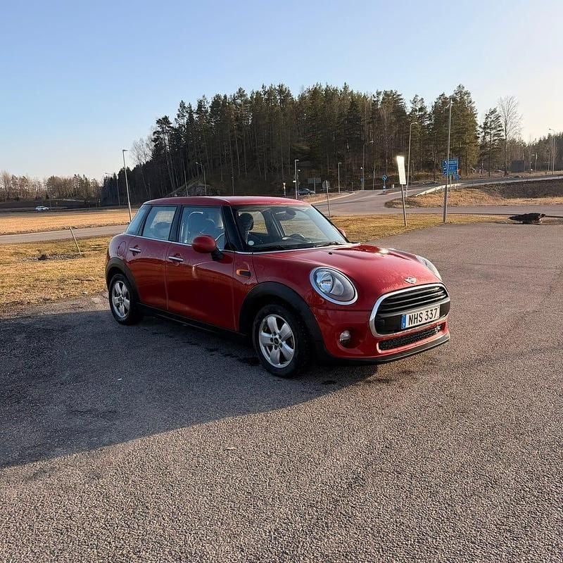 Begagnad Mini ONE 102 HK (75 kW) 2016 Halvkombi
