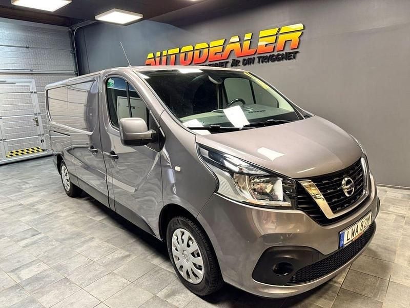 Grå Begagnad 2019 Nissan NV300 Van | 149 900 kr (Marknadspris) - Bild 1/4