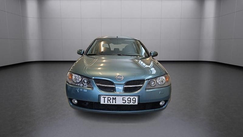 Begagnad Nissan Almera 116 HK (85 kW) 2002 Blå Halvkombi