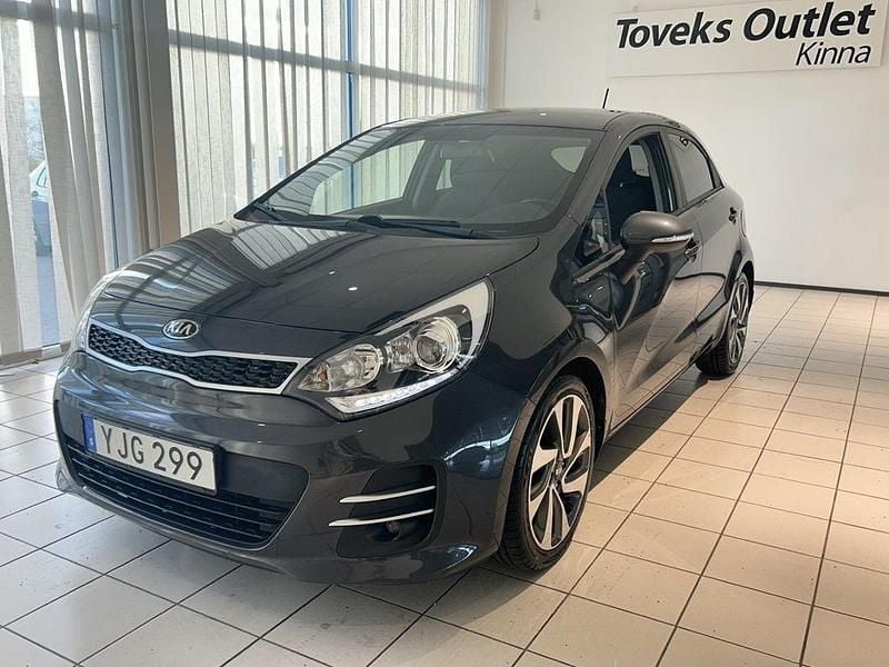 Grå Begagnad 2016 Kia Rio Halvkombi | 109 900 kr (Marknadspris) - Bild 1/4