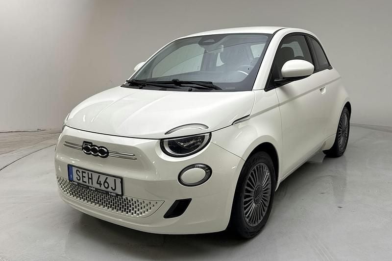 Vit Begagnad 2022 Fiat 500e | 169 000 kr - Bild 1/4
