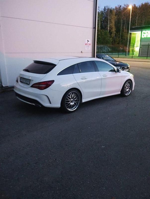 Vit Begagnad 2019 Mercedes CLA200 Shooting Brake AMG Kombi | 199 900 kr - Bild 1/2