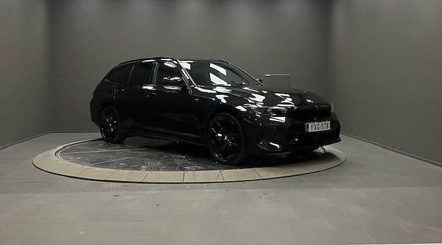 Svart Begagnad 2025 BMW 330 M Sport Kombi | 599 000 kr - Bild 1/4