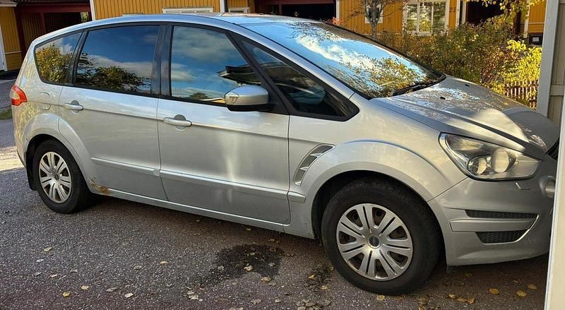 Grå Begagnad 2010 Ford S-MAX S Minibuss | 25 000 kr - Bild 1/4