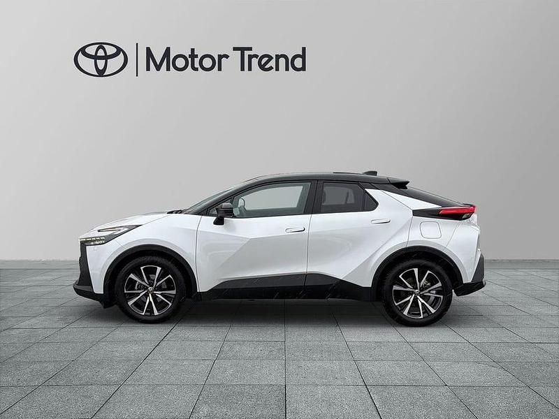 Begagnad Toyota C-HR Style 142 HK (104 kW) 2024 Vit SUV
