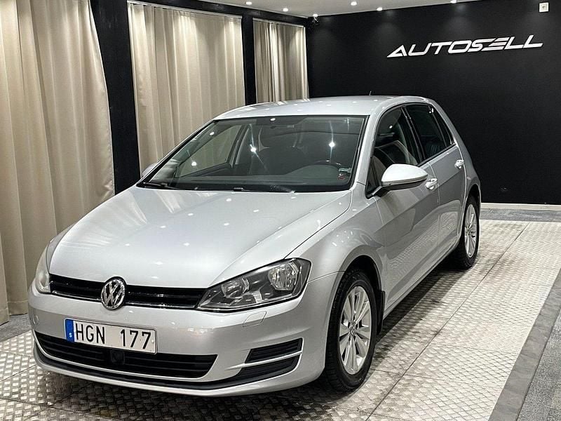 Silver Begagnad 2013 VW Golf VII Halvkombi | 89 900 kr (Marknadspris) - Bild 1/4