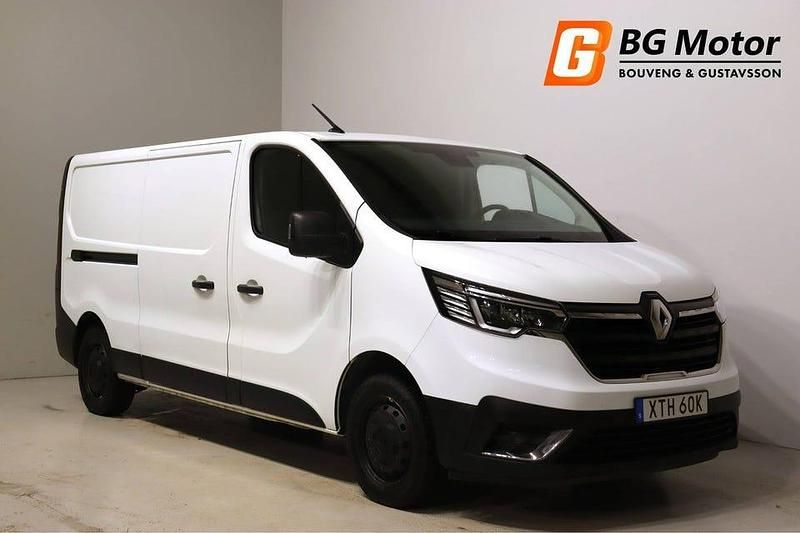Vit Begagnad 2022 Renault Trafic Minibuss | 289 900 kr (Dyr) - Bild 1/4