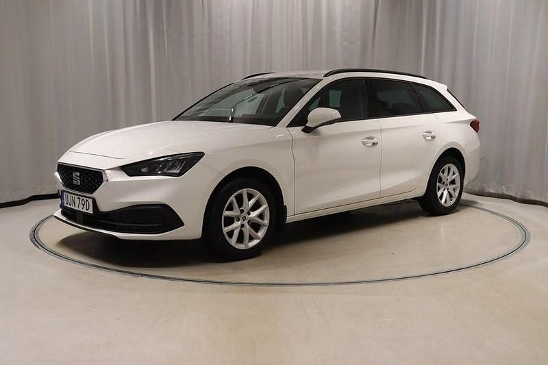 Vit Begagnad 2021 Seat Leon ST Kombi | 184 800 kr (Marknadspris) - Bild 1/4