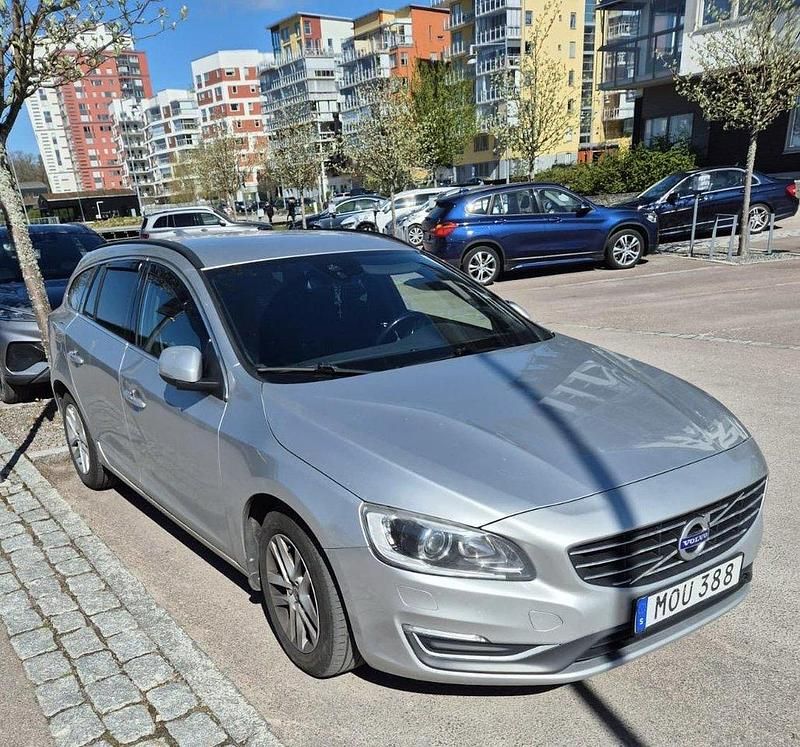 Silver Begagnad 2015 Volvo V60 Momentum Kombi | 122 000 kr (Marknadspris) - Bild 1/1
